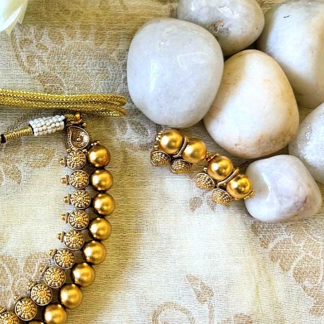 High Look Matte Finish Golden Beaded Necklace Set
