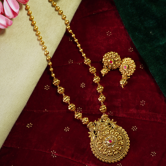 Traditional Pendant in Beaded Chain with Drop Earrings