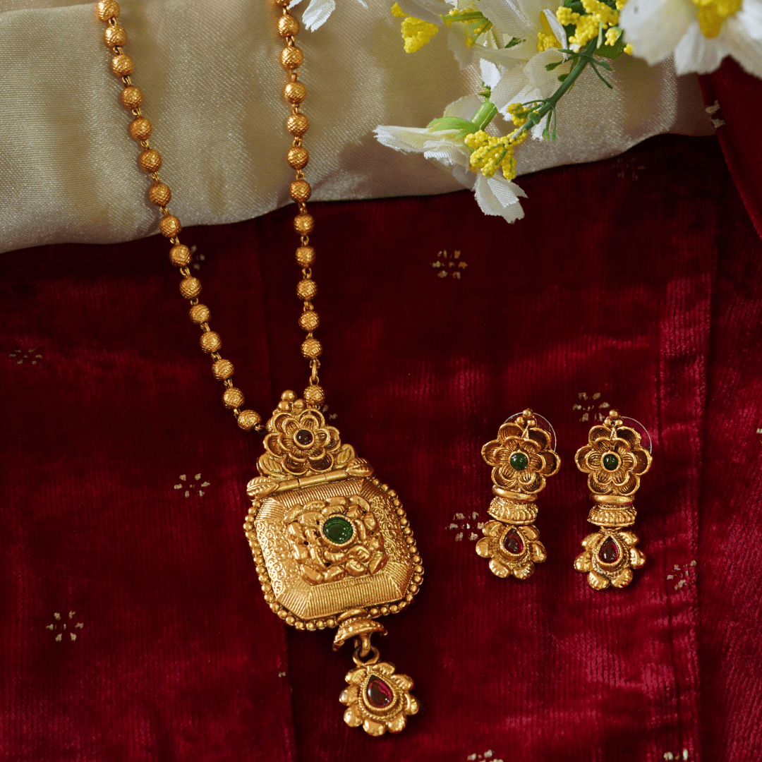 Trending Square Drop Pendant Set