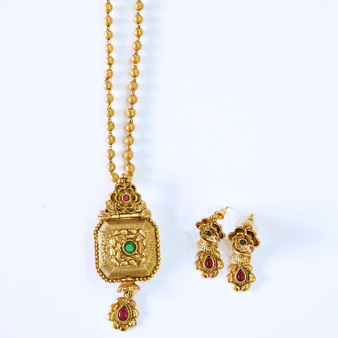 Trending Square Drop Pendant Set