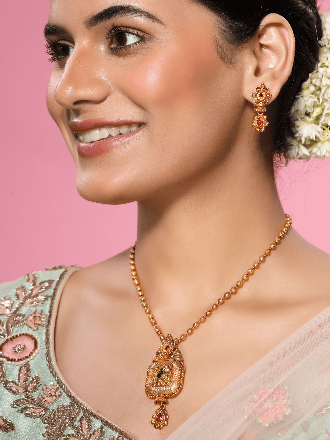 Trending Square Drop Pendant Set