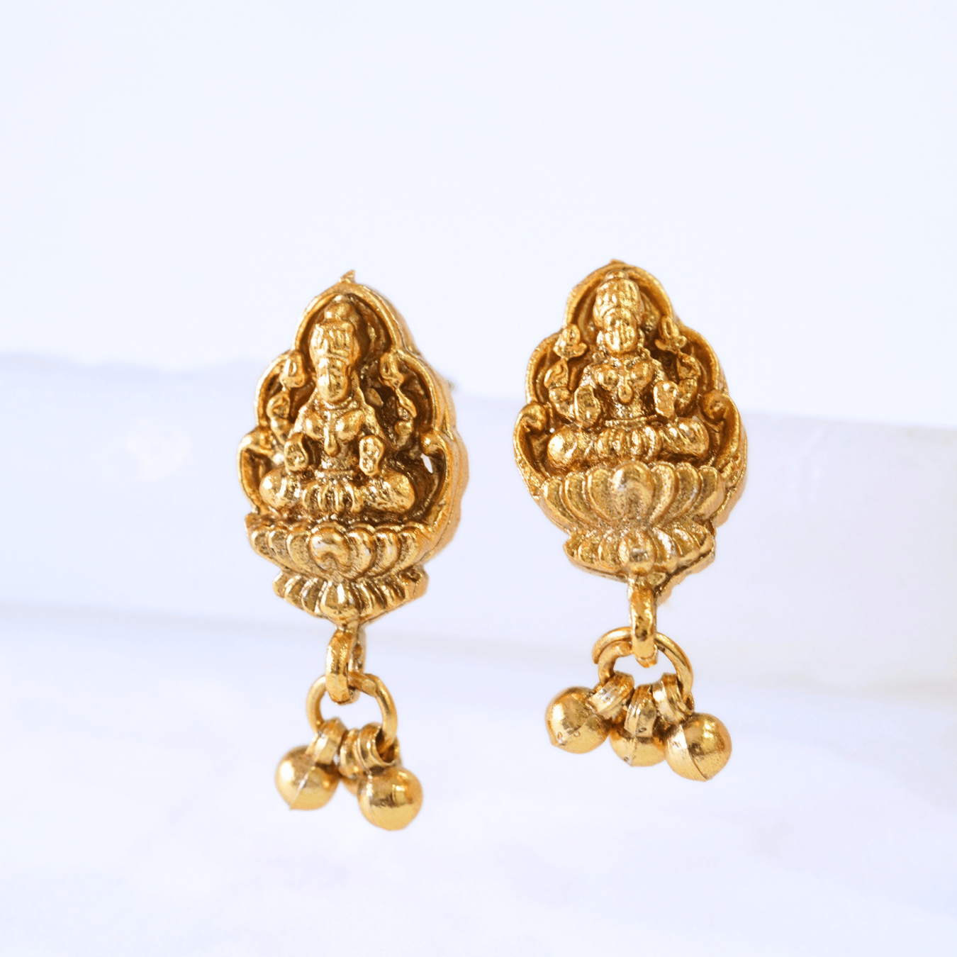 Trendsetting Laxmi Pendant in Pearl String Temple Pendant Set