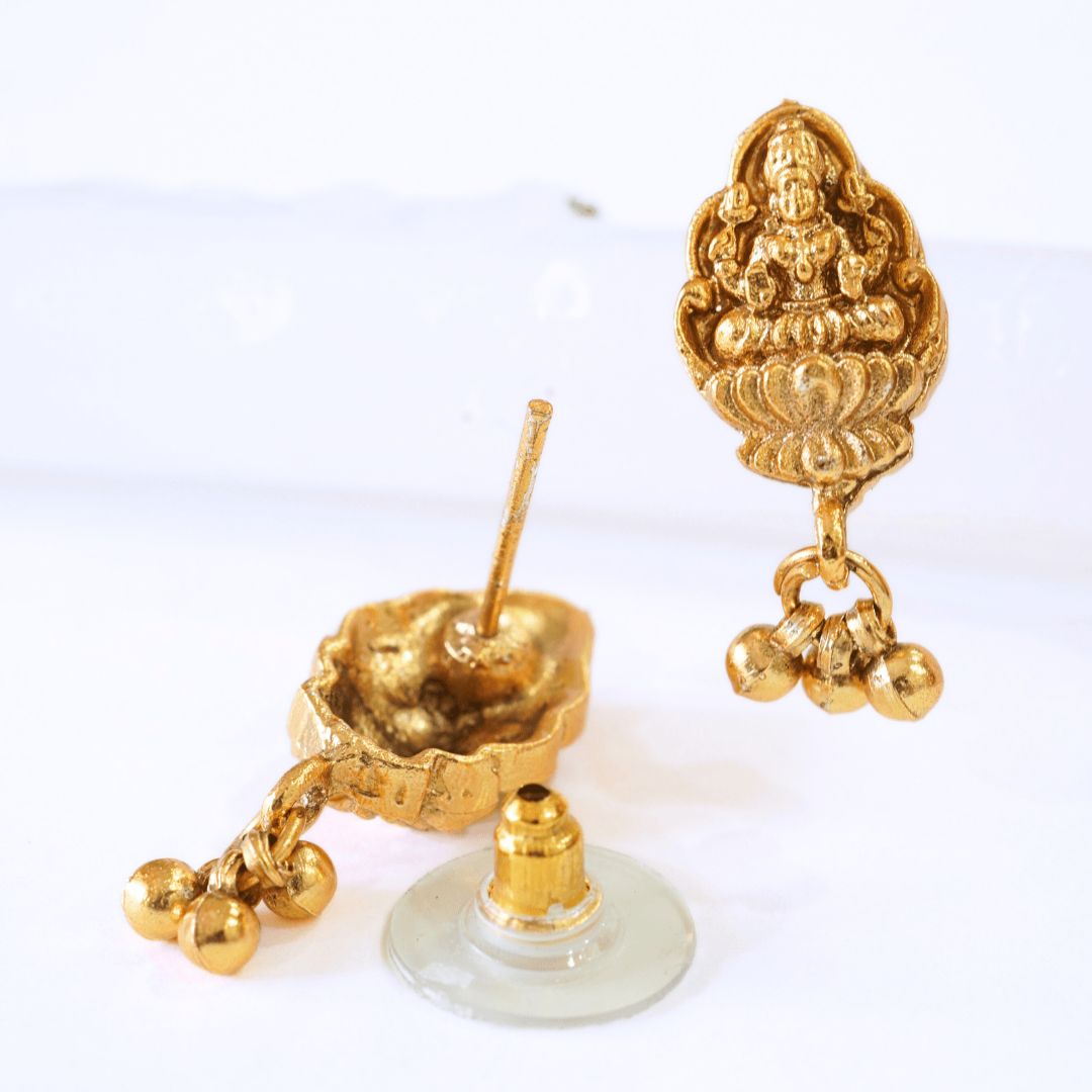 Trendsetting Laxmi Pendant in Pearl String Temple Pendant Set