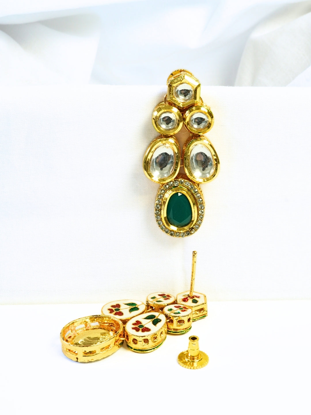 Queens Grace Pure Kundan Necklace Set with Emerald Glory
