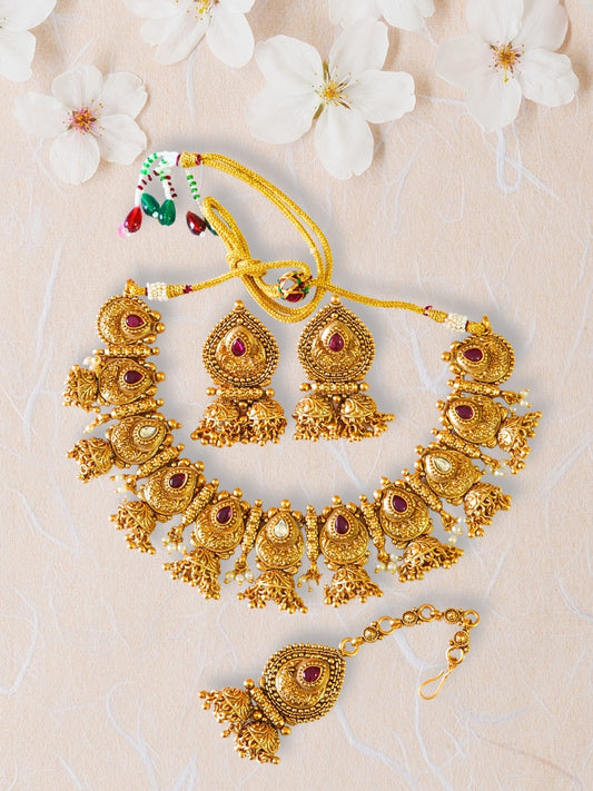Vintage Charm Kundan Necklace Set with Maang Tika