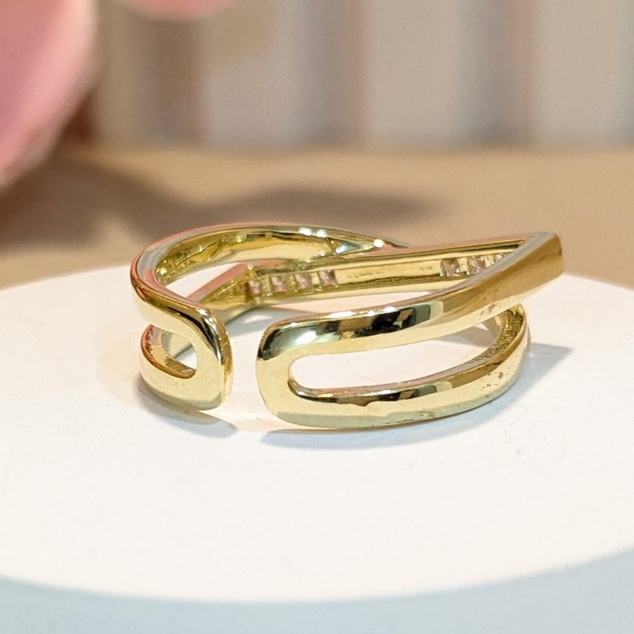 PRIMA DONNA SERIES - Crossed lines in Mother of Pearl and 5A Zirconia 18K Gold Plated Adjustable Finger Ring