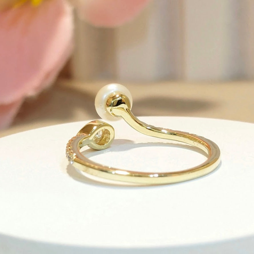 PRIMA DONNA SERIES - Pearl with 5A Zirconia 18k Gold Plated Adjustable Finger Ring