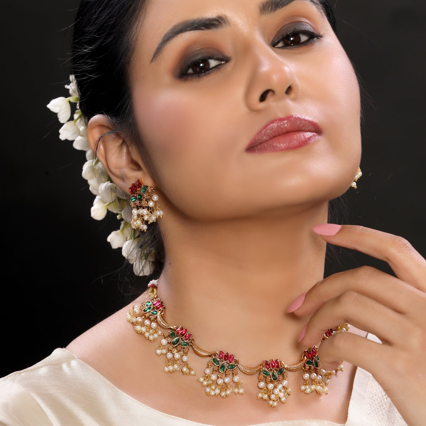 Vibrant Kemp Stones & Pearl Studded Lotus Necklace Set