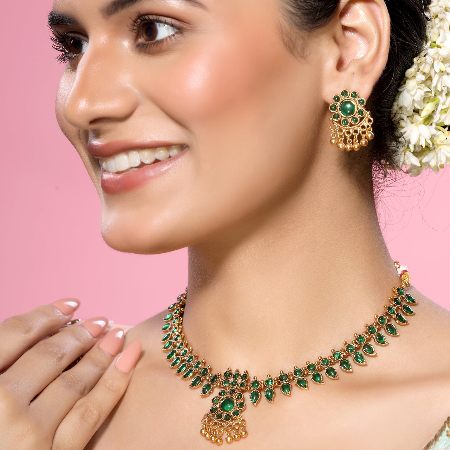 Graceful Green Kemp-Stone Leafy Matte Gold Necklace Set