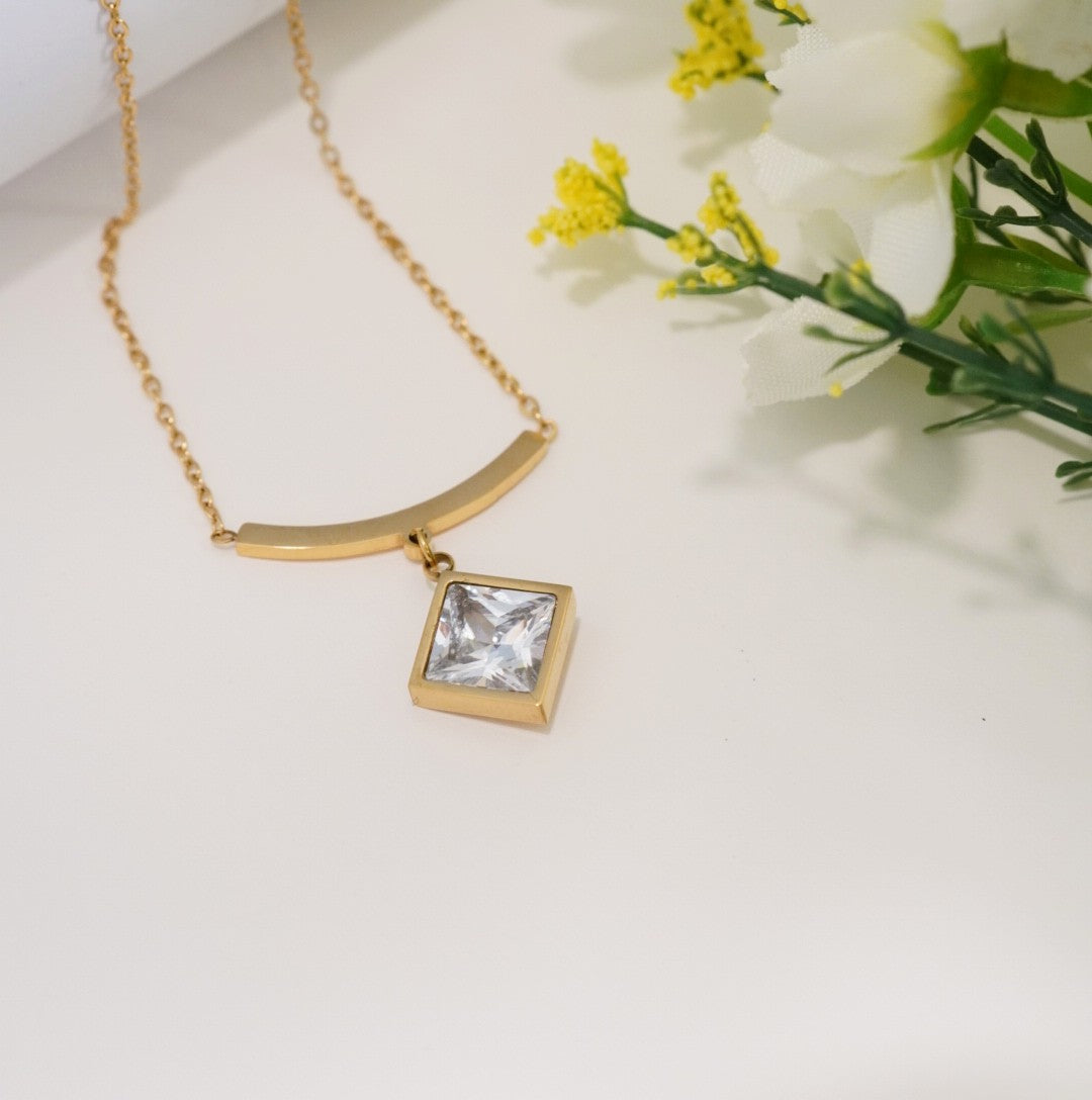 Solitaire Chain Pendant 18KT Gold Plated Western Necklace