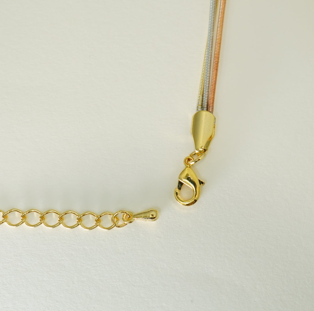 Three-Tone Multilayer Pearl Necklace – Elegant & Trendy