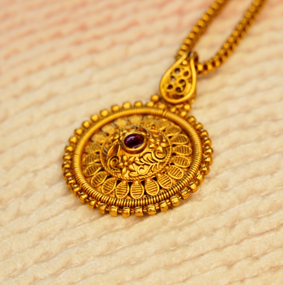 Traditional Chain Pendant Set with Stud Earrings