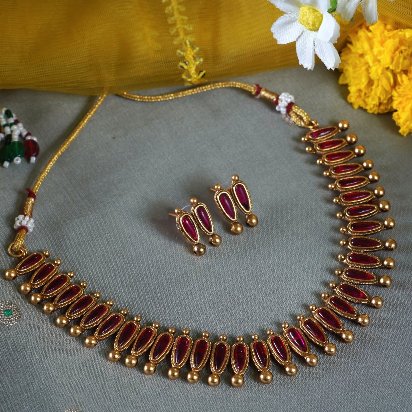 Evergreen Antique Matte Gold Conical Red Kemp Stone Necklace Set