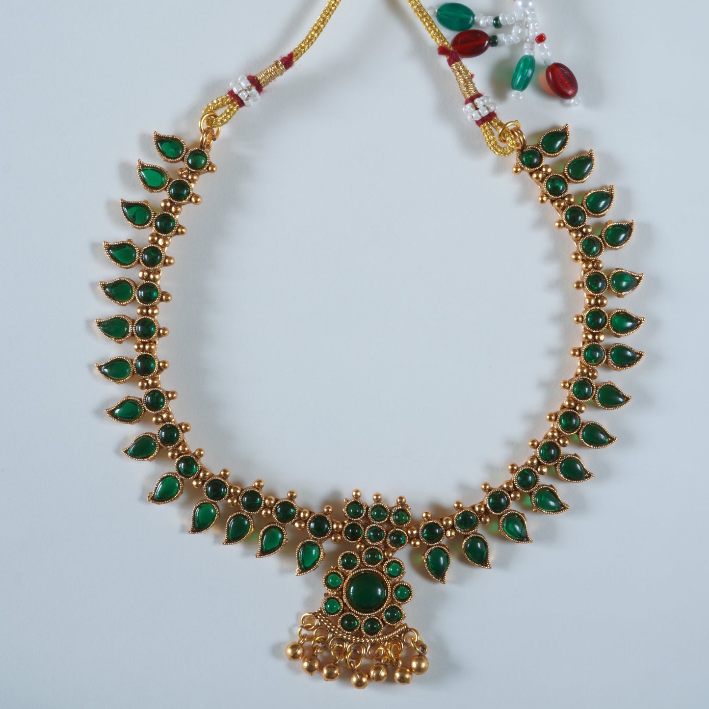 Graceful Green Kemp-Stone Leafy Matte Gold Necklace Set