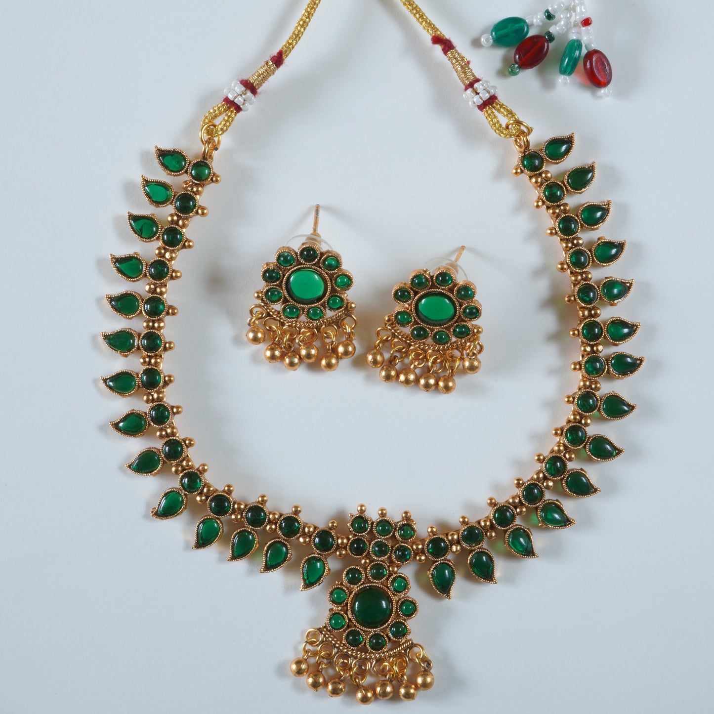 Graceful Green Kemp-Stone Leafy Matte Gold Necklace Set