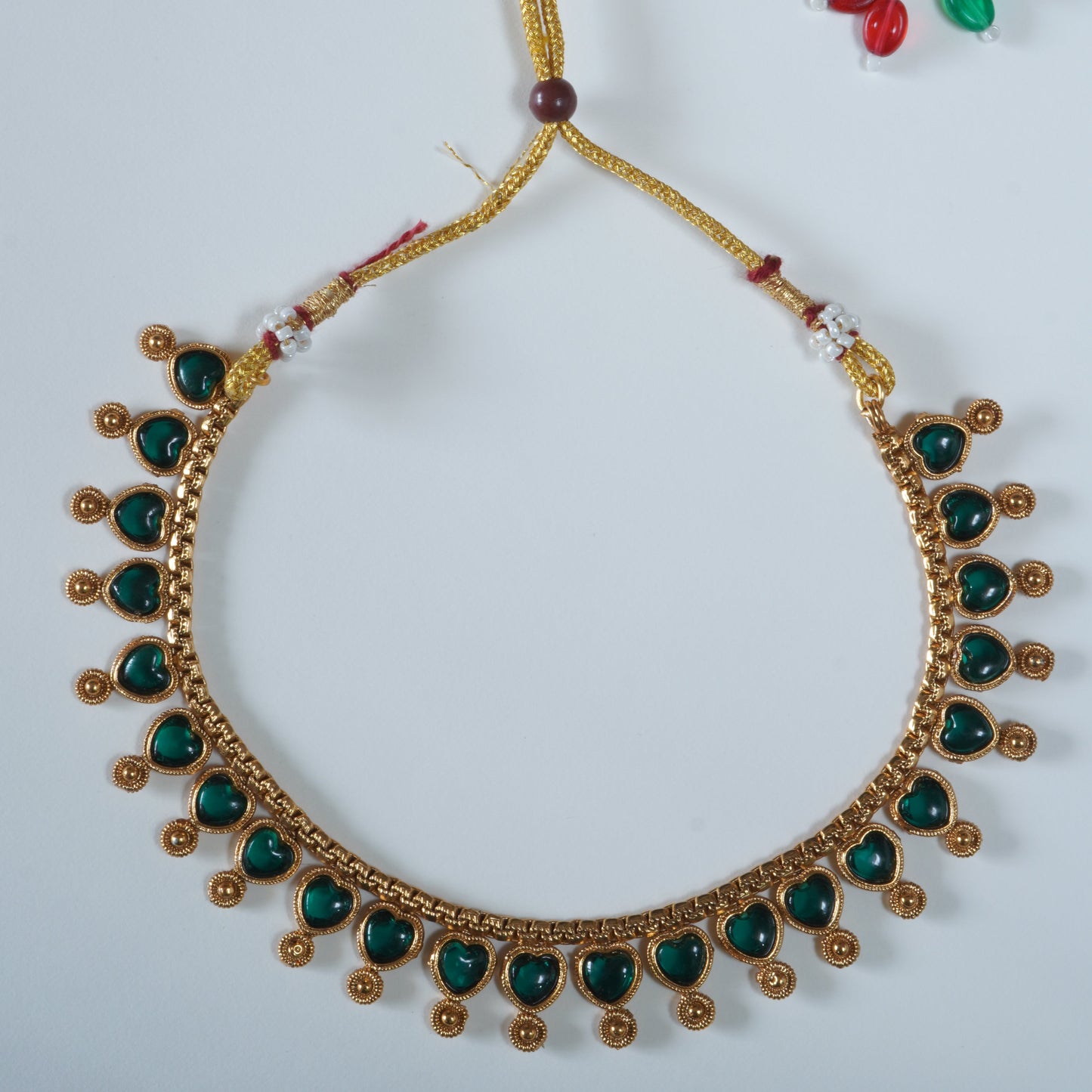 Charming Antique Matte Gold Heart-Shaped Green Kemp Stone Necklace Set