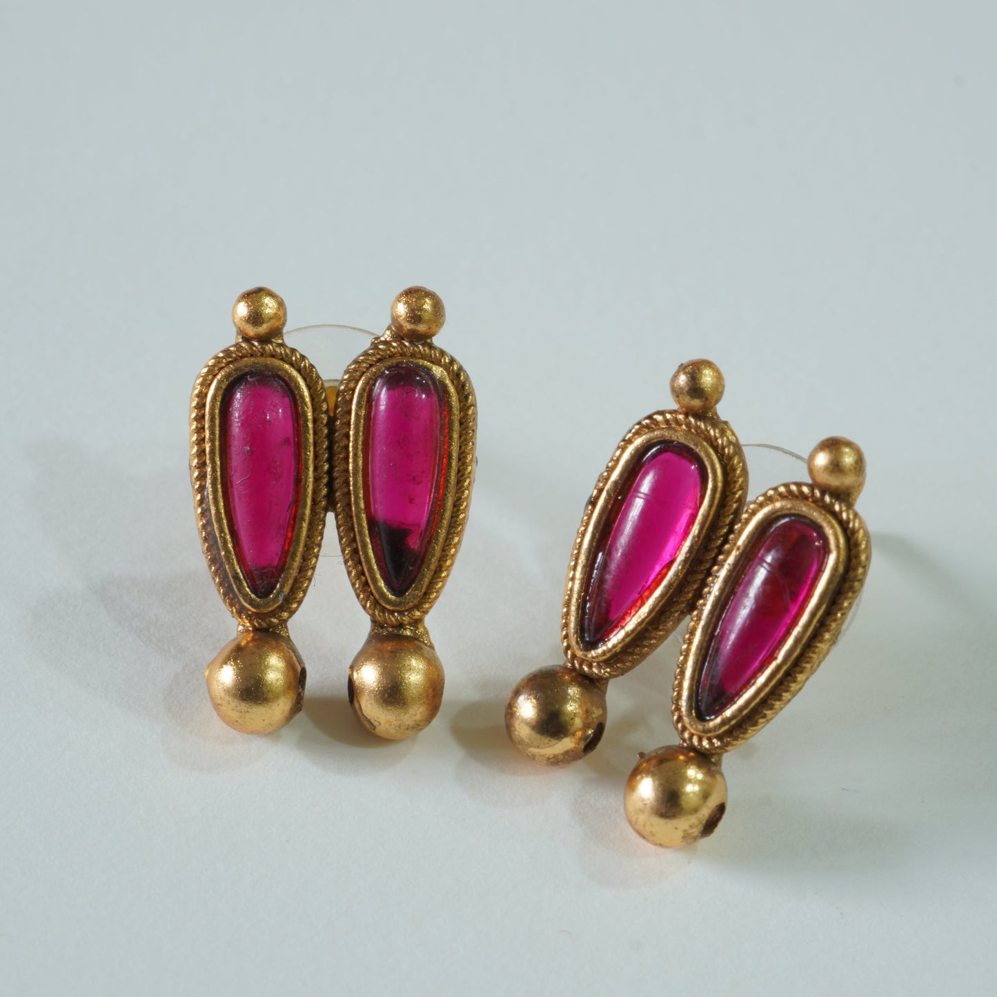 Evergreen Antique Matte Gold Conical Red Kemp Stone Necklace Set