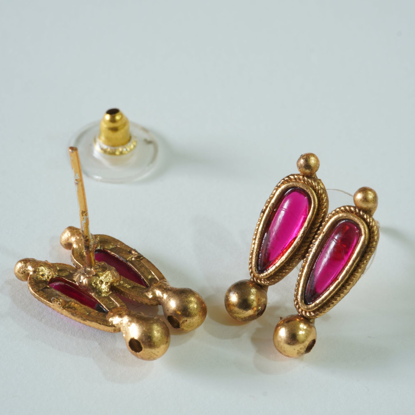 Evergreen Antique Matte Gold Conical Red Kemp Stone Necklace Set