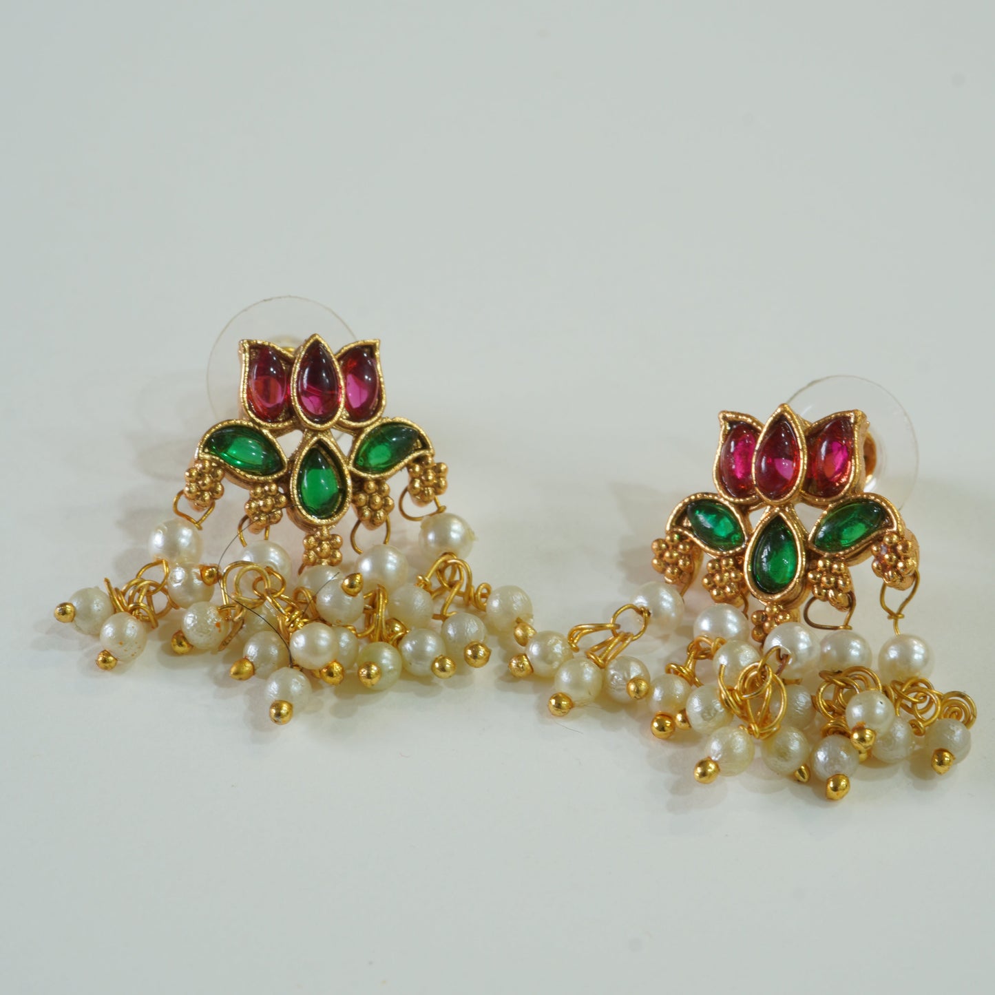 Vibrant Kemp Stones & Pearl Studded Lotus Necklace Set