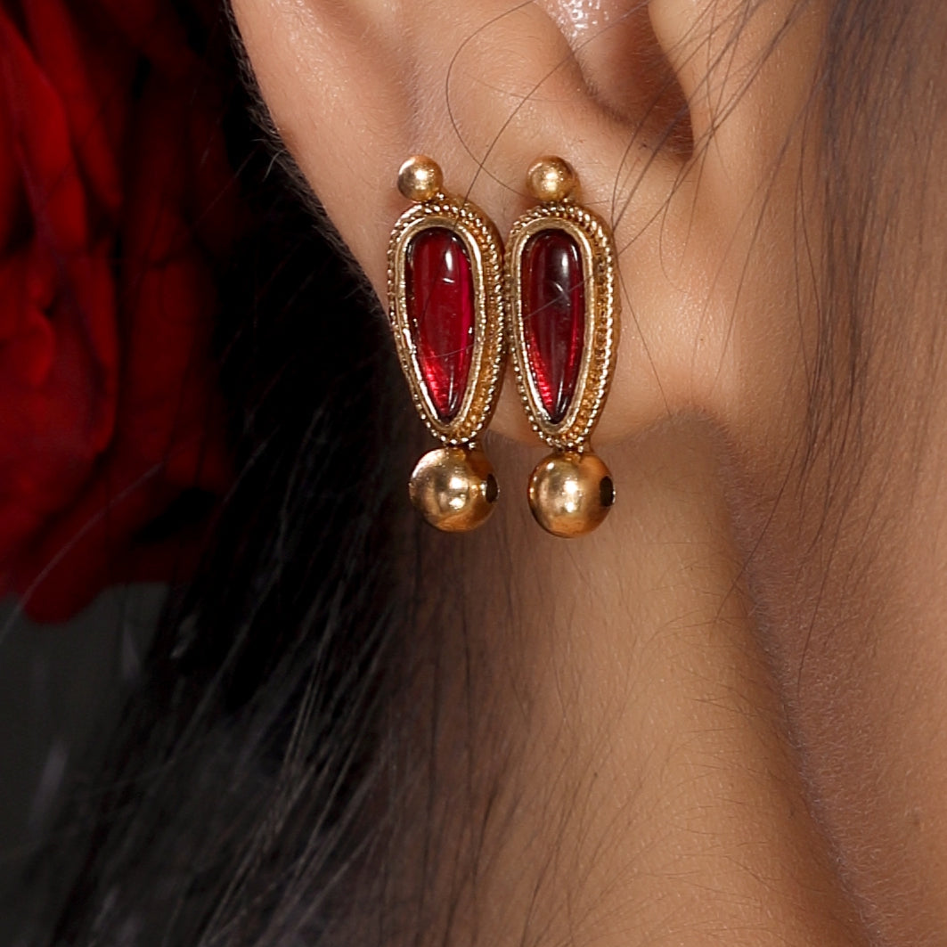 Evergreen Antique Matte Gold Conical Red Kemp Stone Necklace Set