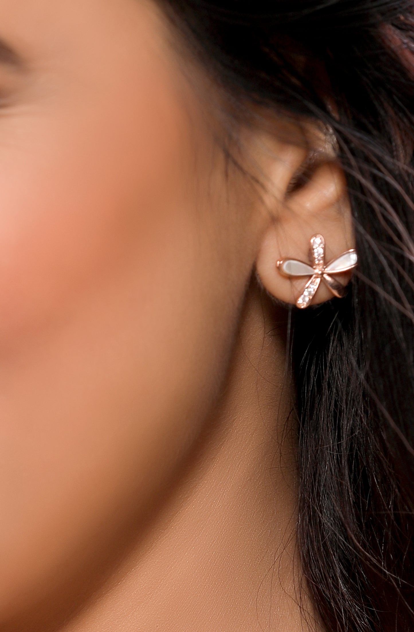 Rose Gold-Plated Floral Pendant Western Necklace Set with Stud Earrings