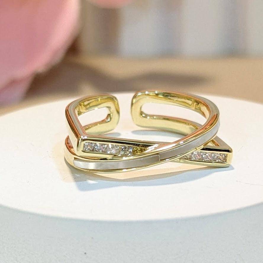 PRIMA DONNA SERIES - Crossed lines in Mother of Pearl and 5A Zirconia 18K Gold Plated Adjustable Finger Ring