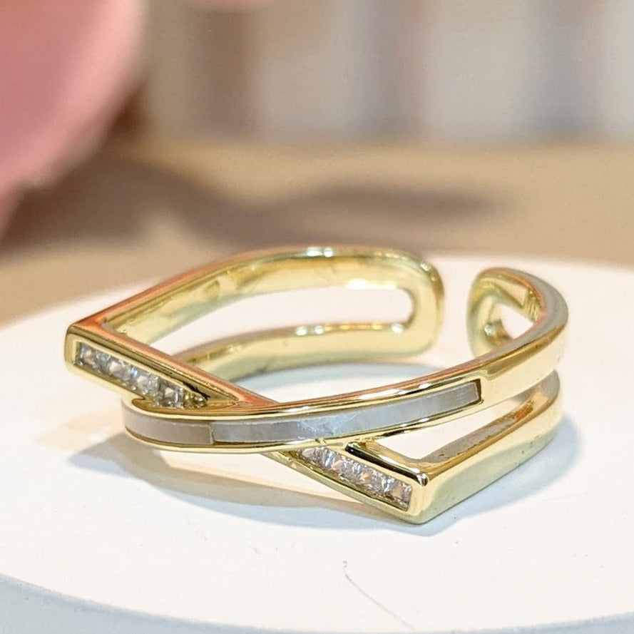 PRIMA DONNA SERIES - Crossed lines in Mother of Pearl and 5A Zirconia 18K Gold Plated Adjustable Finger Ring