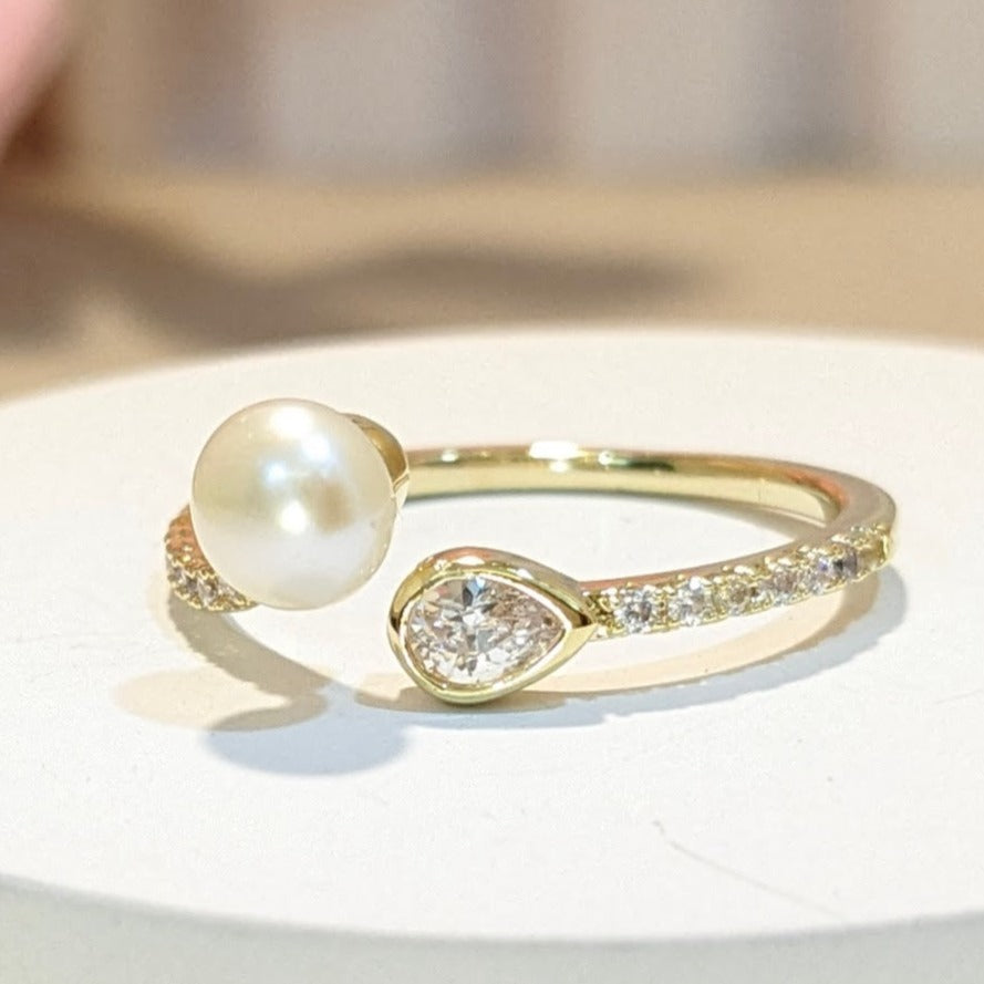 PRIMA DONNA SERIES - Pearl with 5A Zirconia 18k Gold Plated Adjustable Finger Ring
