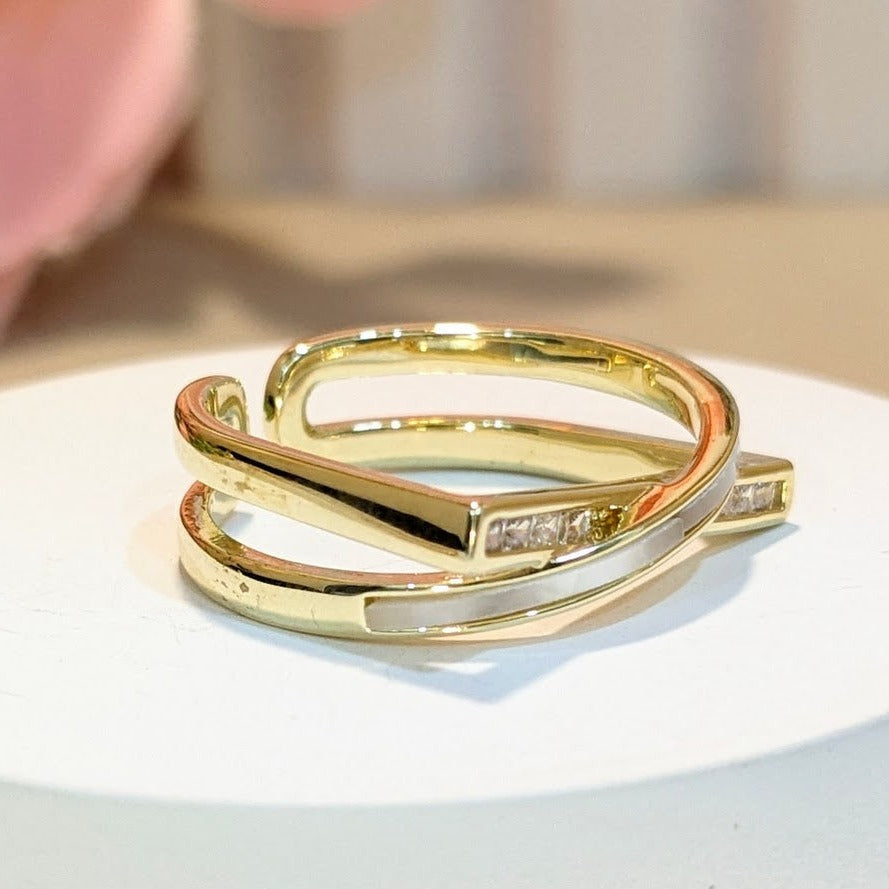 PRIMA DONNA SERIES - Crossed lines in Mother of Pearl and 5A Zirconia 18K Gold Plated Adjustable Finger Ring