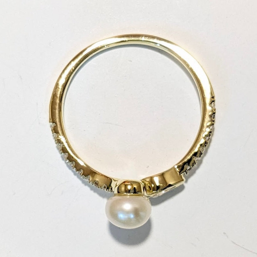 PRIMA DONNA SERIES - Pearl with 5A Zirconia 18k Gold Plated Adjustable Finger Ring