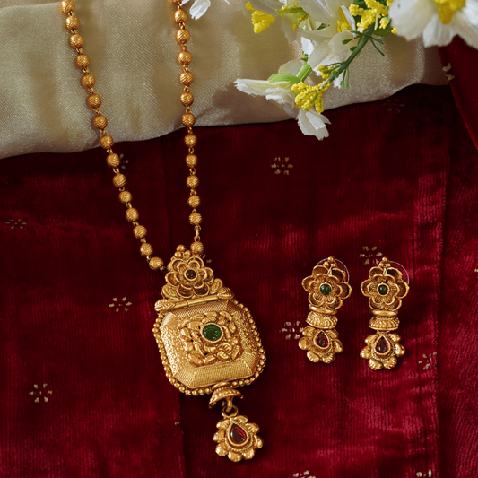 Trending Square Drop Pendant Set