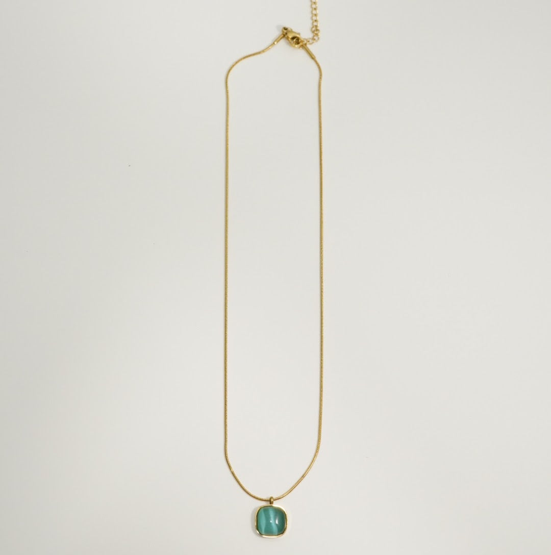 Square Edged Green Emerald Studded Pendant Chain Necklace in 18k Gold Plating