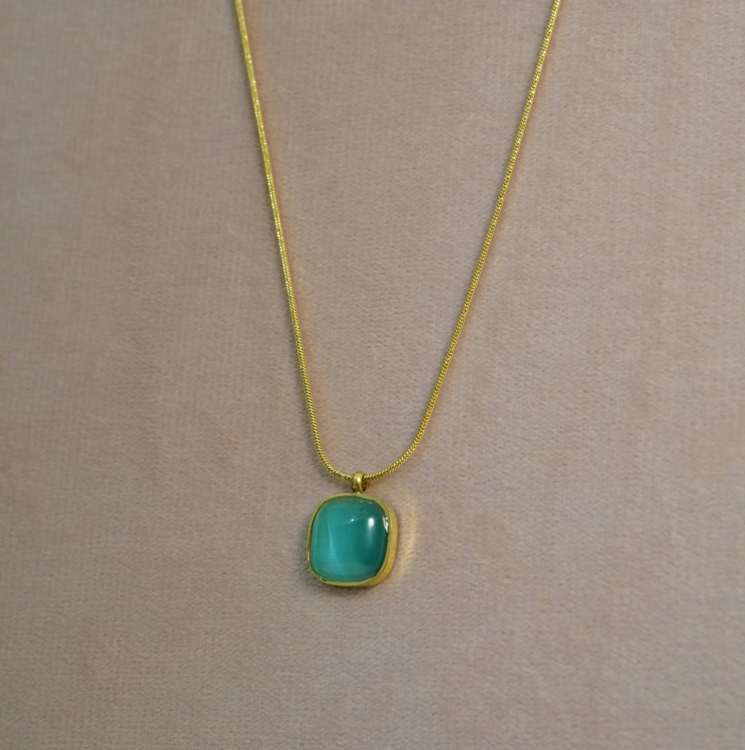 Square Edged Green Emerald Studded Pendant Chain Necklace in 18k Gold Plating