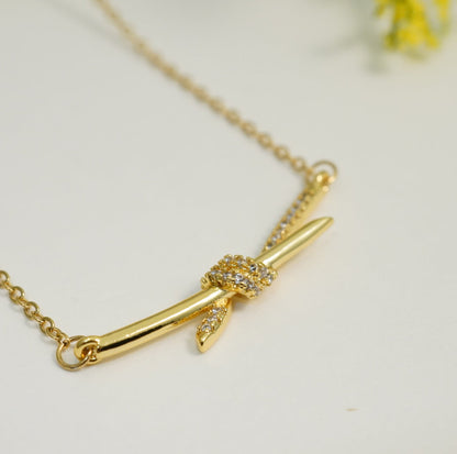 Bold 18K Gold Plated Dumble Pendant Necklace