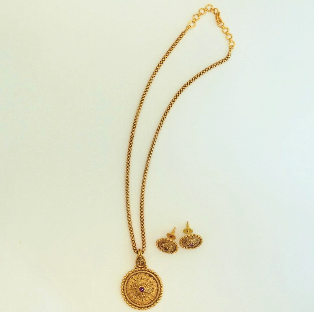 High Look Elegant Traditional Pendant Necklace Set with Stud Earrings in Matte Gold Finish Brass