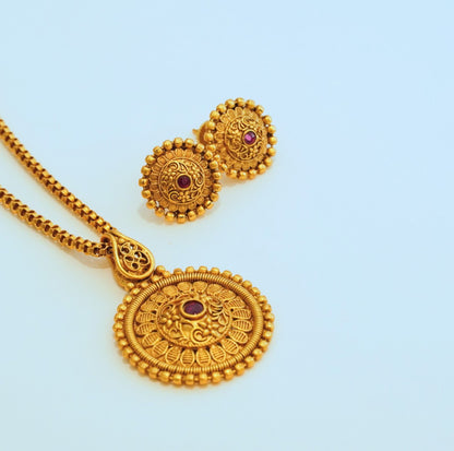 High Look Elegant Traditional Pendant Necklace Set with Stud Earrings in Matte Gold Finish Brass