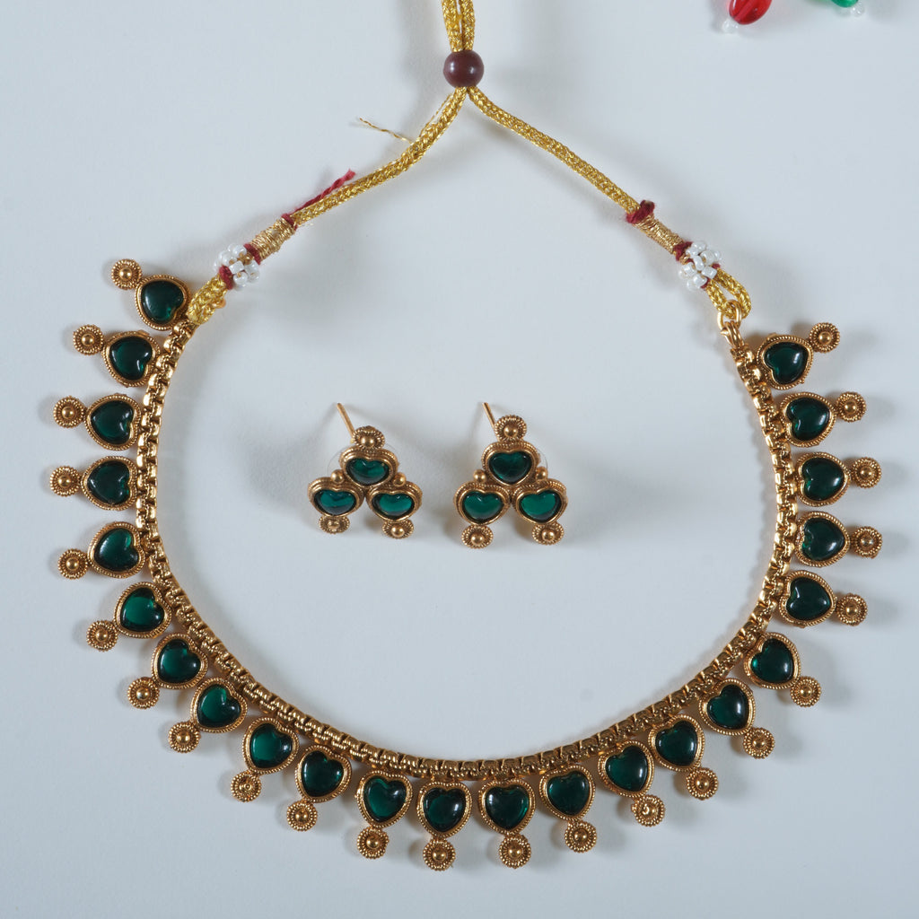 Charming Gold Heart-Shaped Green Kemp Stone Necklace Set