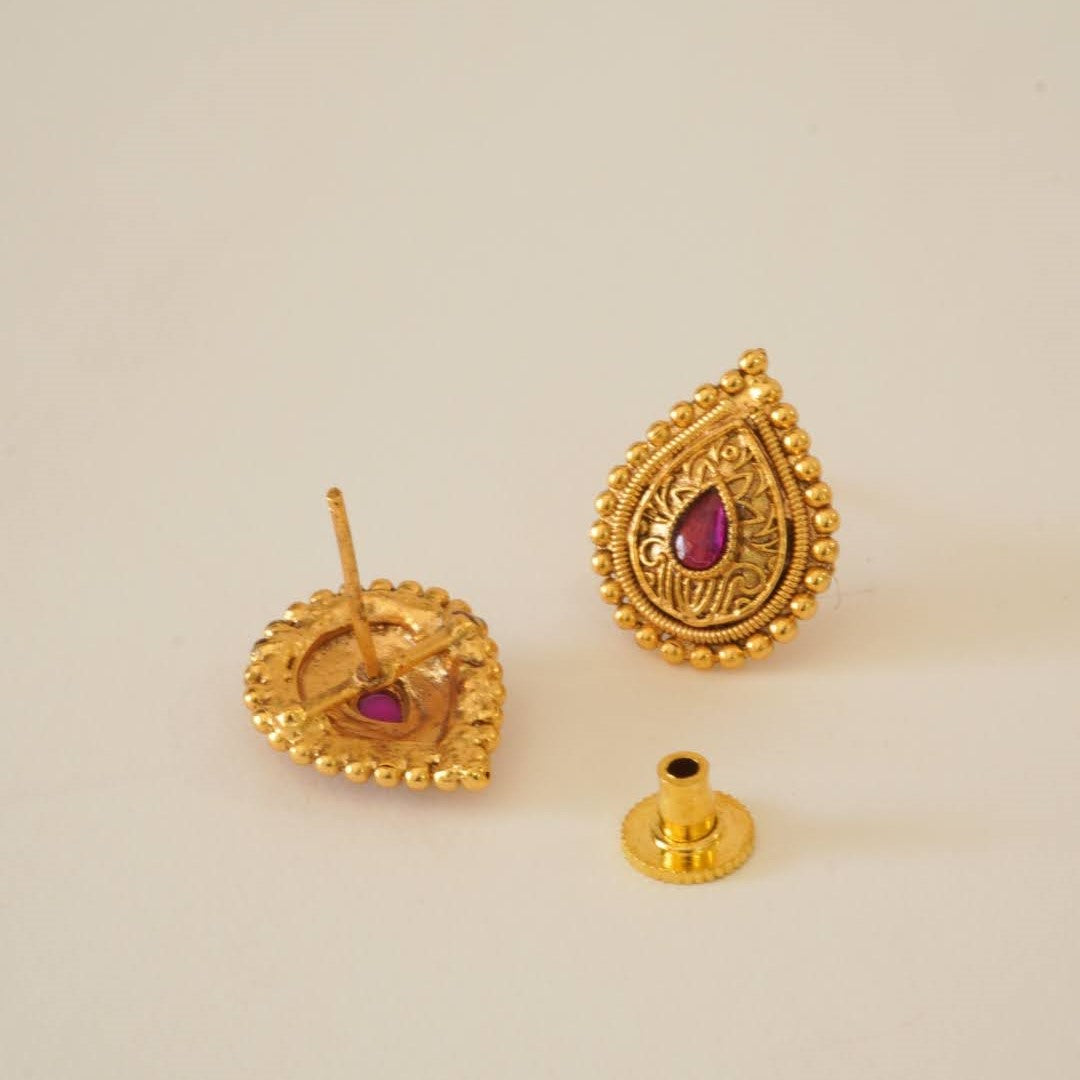 Classy Drop Pendant Brass Chain Set