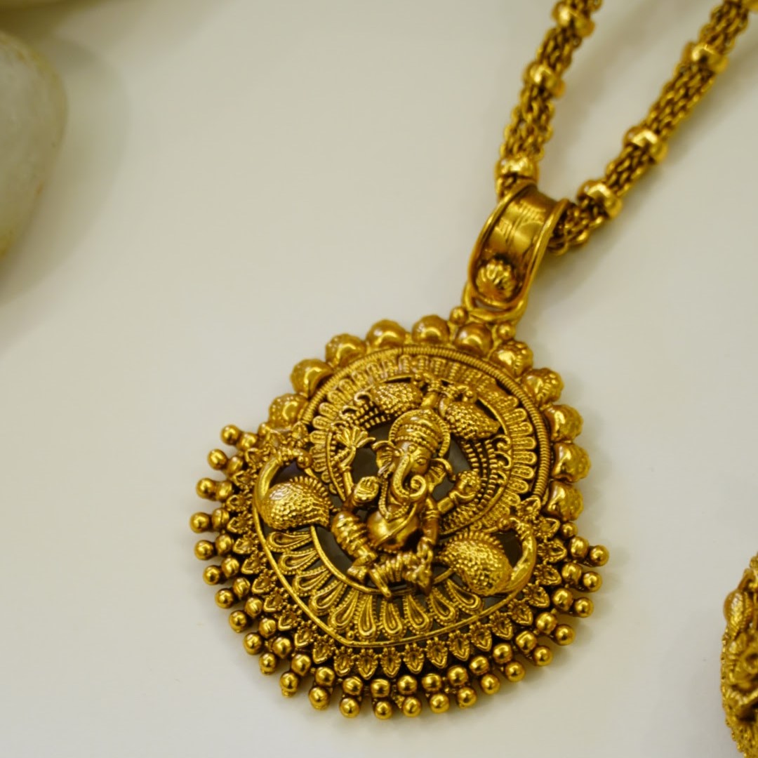 Ganesha Heart Shaped Temple Pendant Set