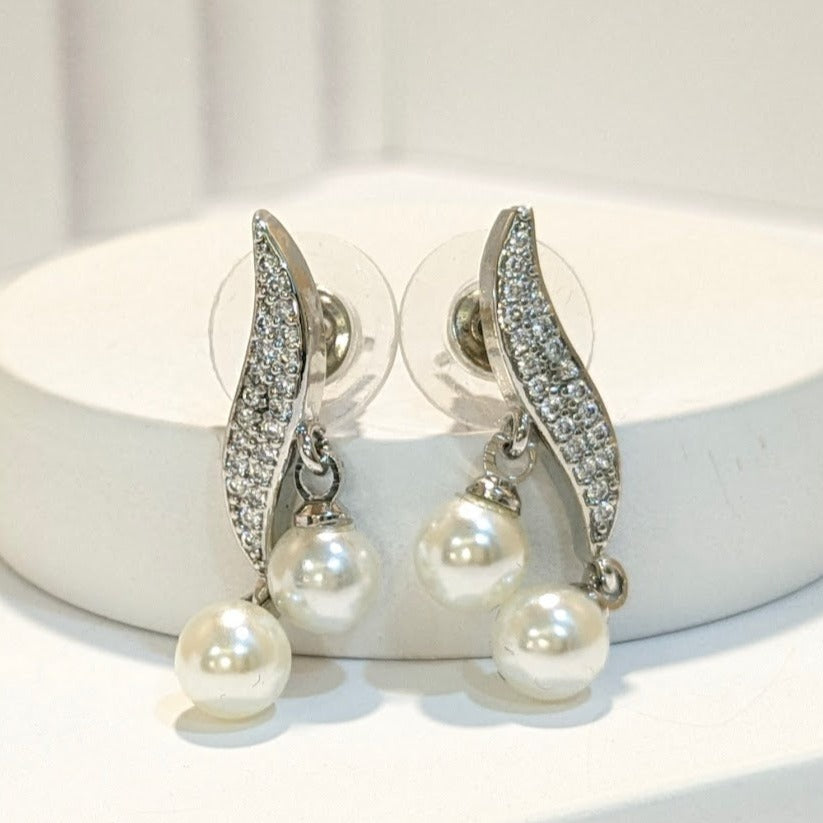 DIVA SERIES - Rhodium Plated Leaf Shaped Studded Zirconia with Pearl drops Earring