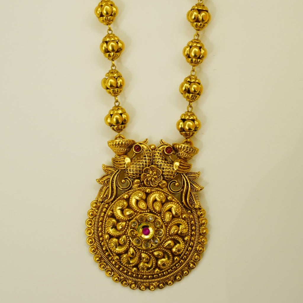 Traditional Pendant in Beaded Chain with Drop Earrings