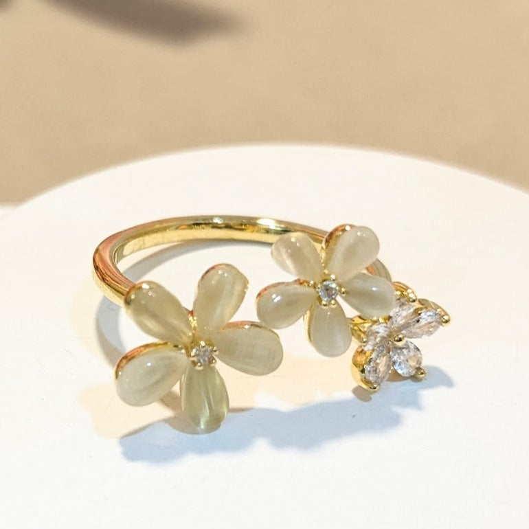 PRIMA DONNA SERIES - Mother of Pearl with 5A Zirconia Flowers 18k Gold Plated Adjustable Finger Ring