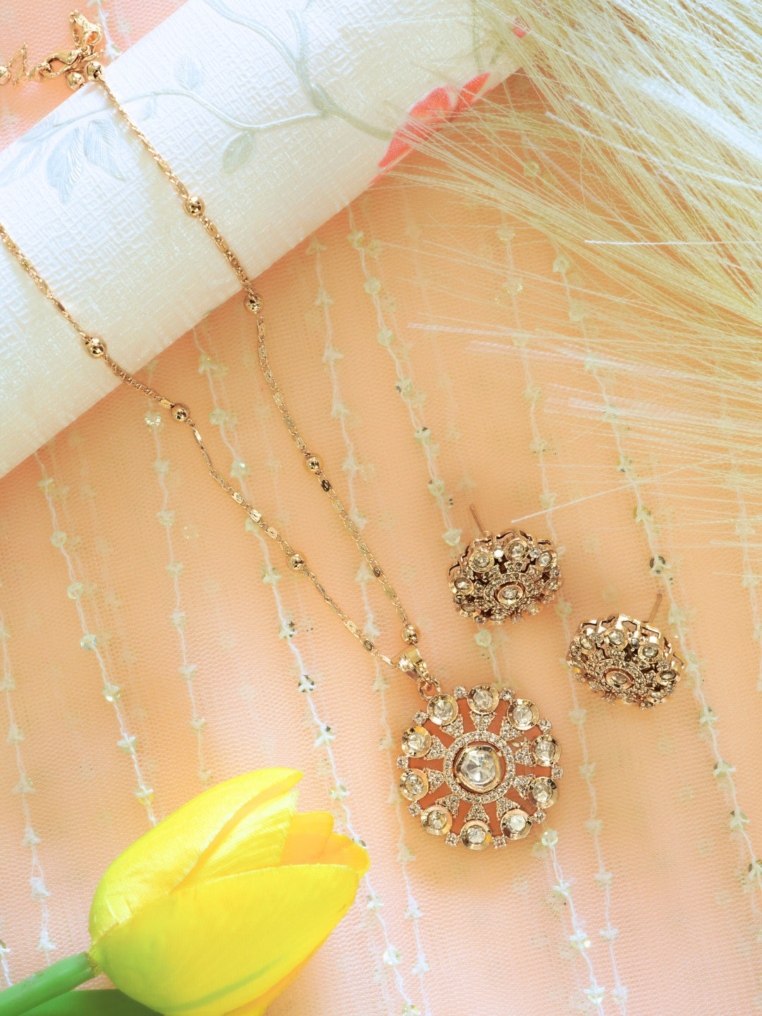 Round AD & Kundan Studded Pendant Necklace Set