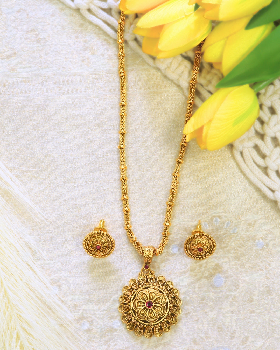 Floral Finish Pendant Necklace Set with Stud Earrings