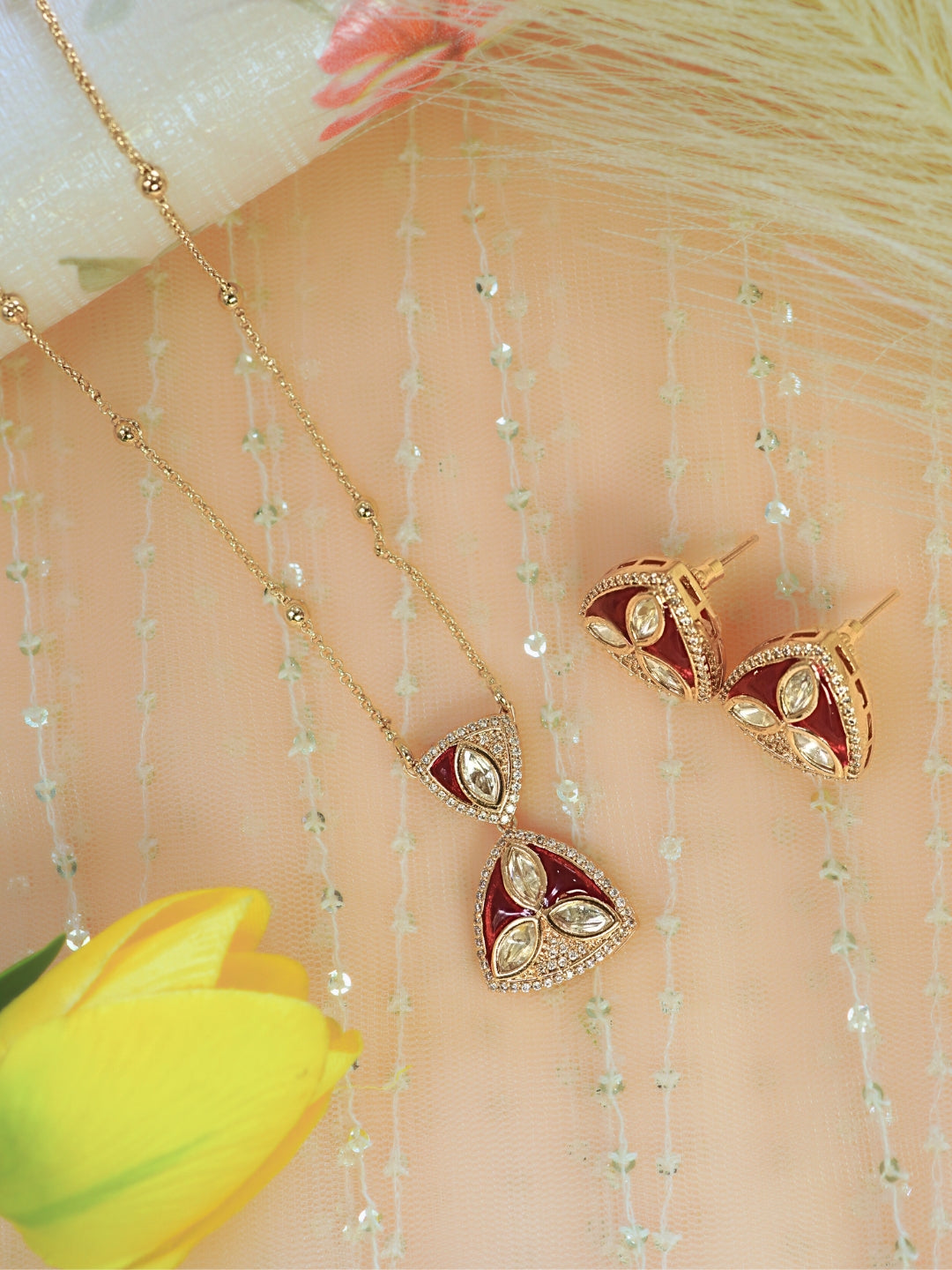 Red Kundan Hourglass Pendant Necklace Set