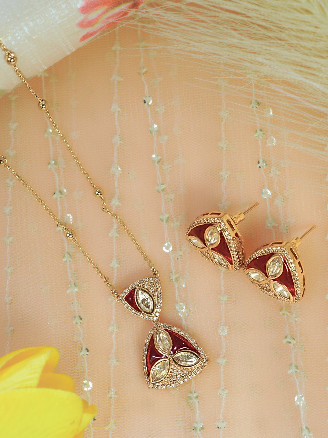Red Kundan Hourglass Pendant Necklace Set