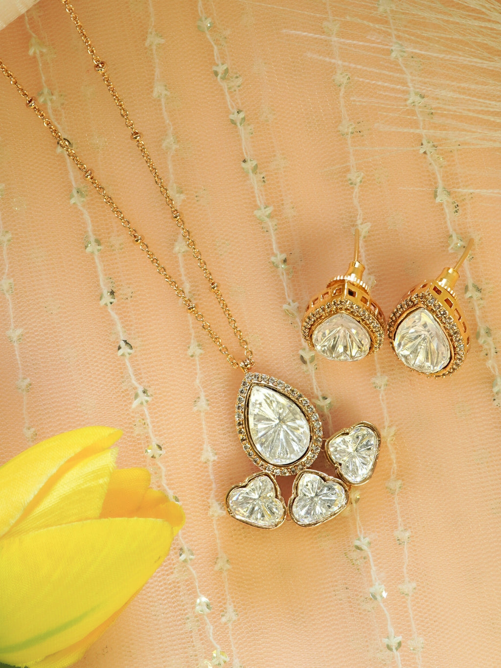 Gold-Plated Kundan Pear-Shaped Pendant Necklace Set