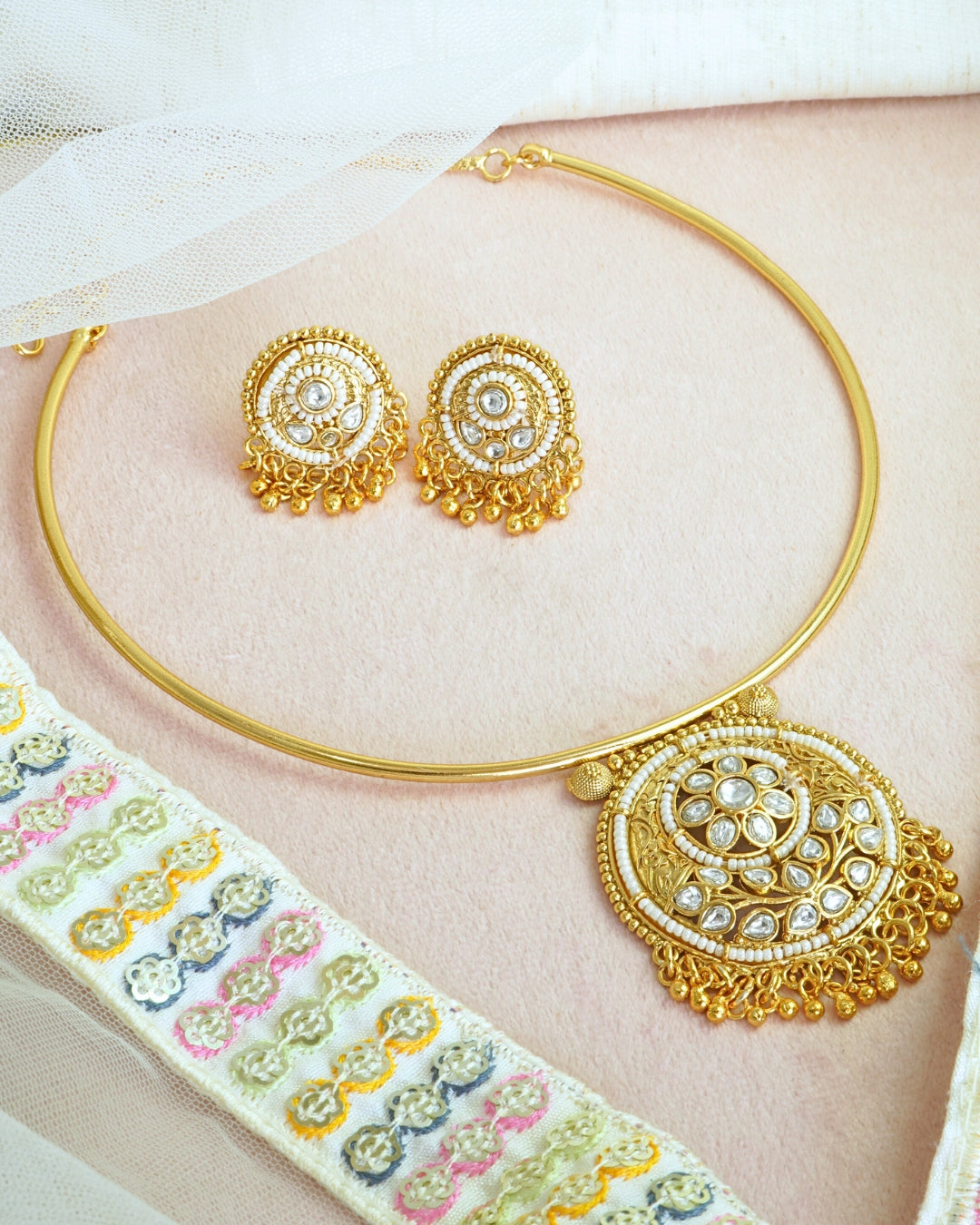 Gold-Plated Kundan Round Pendant Hasli Style Necklace Set