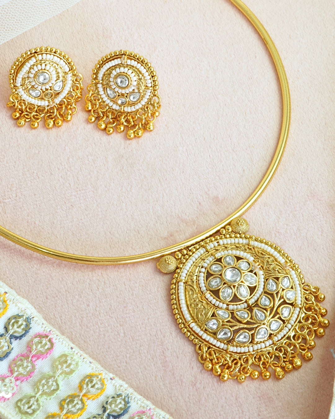 Gold-Plated Kundan Round Pendant Hasli Style Necklace Set