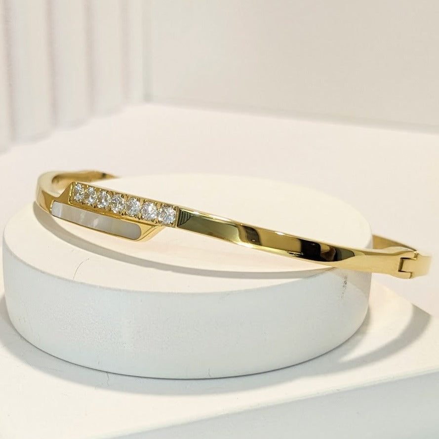 PRIMA DONA SERIES - Mother of Pearl with ADs in 18K Gold Plated Bracelet